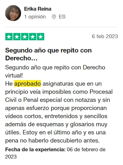 Captura de la reseña de Erika Reina en Trustpilot, con 5 estrellas: «Segundo año que repito con Derecho…»